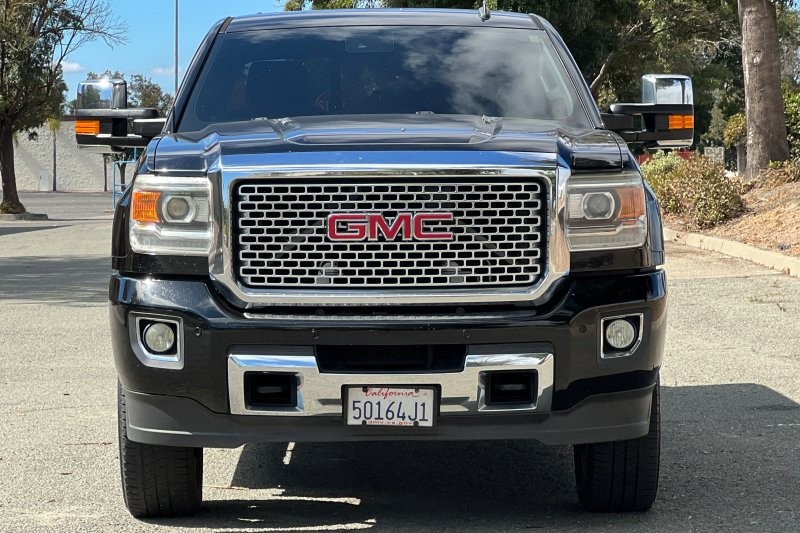 GMC Sierra 2500HD Vehicle Full-screen Gallery Image 08