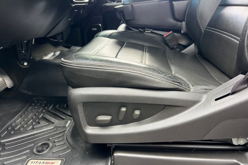 GMC Sierra 2500HD Vehicle Full-screen Gallery Image 12