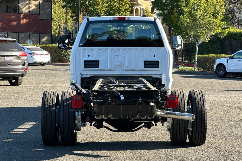 Ford F-550SD Vehicle Full-screen Gallery Image 04