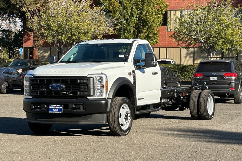 Ford F-550SD Vehicle Full-screen Gallery Image 07