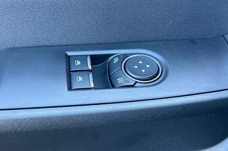 Ford F-550SD Vehicle Full-screen Gallery Image 11