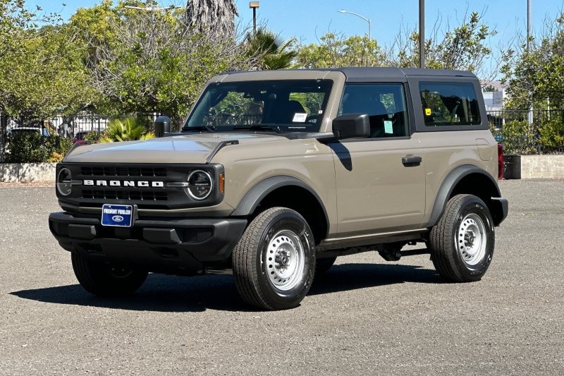 Ford Bronco Vehicle Full-screen Gallery Image 07