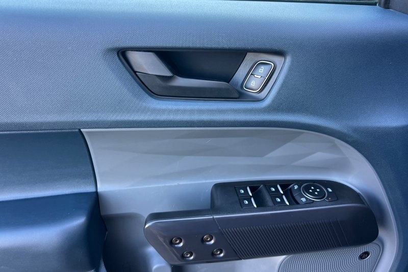 Ford Maverick Vehicle Full-screen Gallery Image 11
