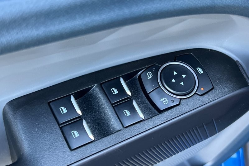 Ford Maverick Vehicle Full-screen Gallery Image 12