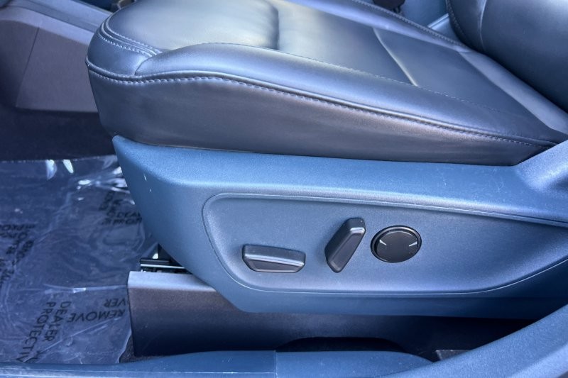 Ford Maverick Vehicle Full-screen Gallery Image 13