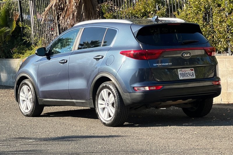 Kia Sportage Vehicle Full-screen Gallery Image 05