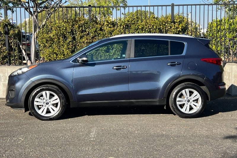 Kia Sportage Vehicle Full-screen Gallery Image 07