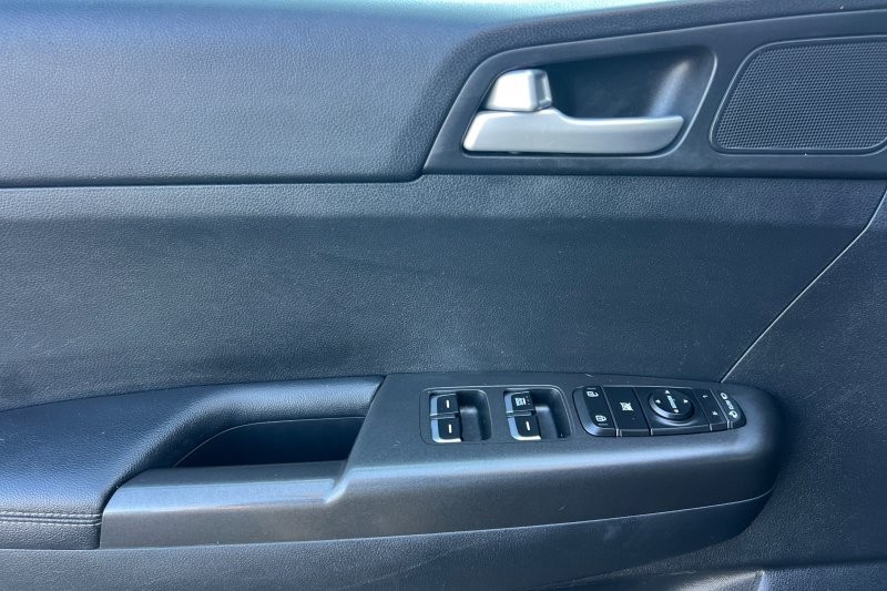 Kia Sportage Vehicle Full-screen Gallery Image 11