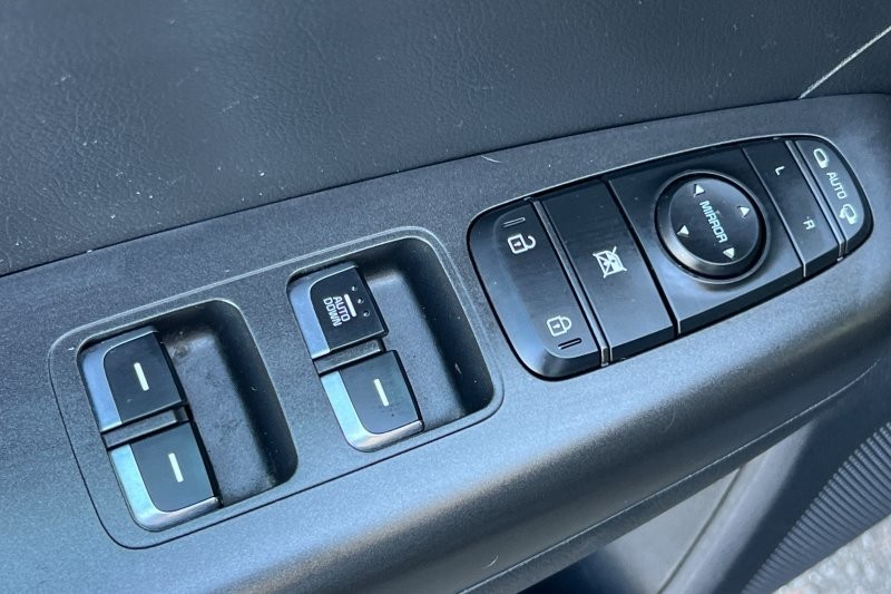 Kia Sportage Vehicle Full-screen Gallery Image 12