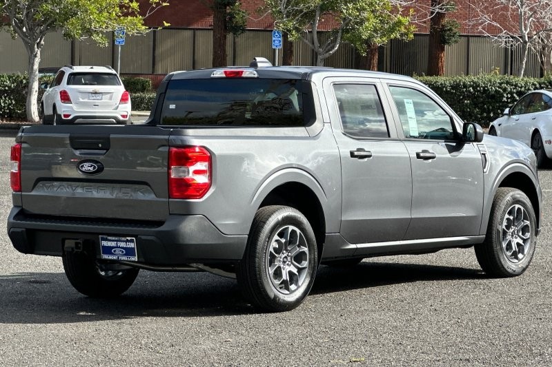 Ford Maverick Vehicle Full-screen Gallery Image 03