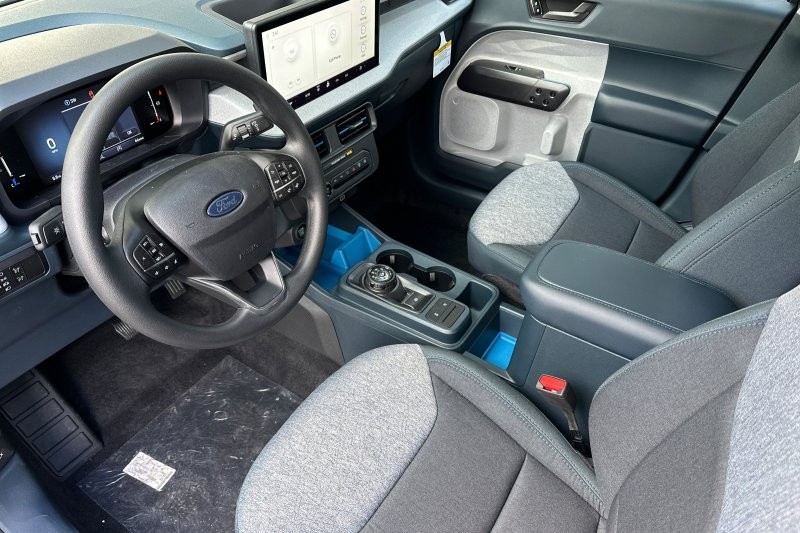 Ford Maverick Vehicle Full-screen Gallery Image 09