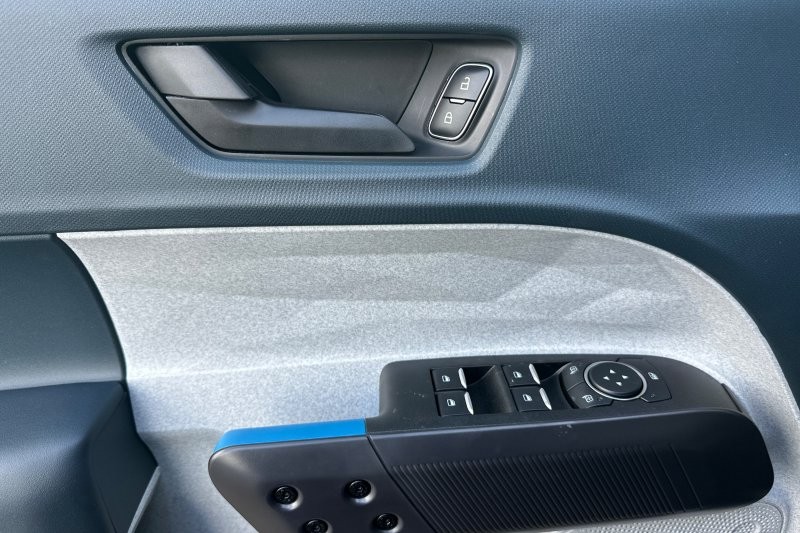 Ford Maverick Vehicle Full-screen Gallery Image 10
