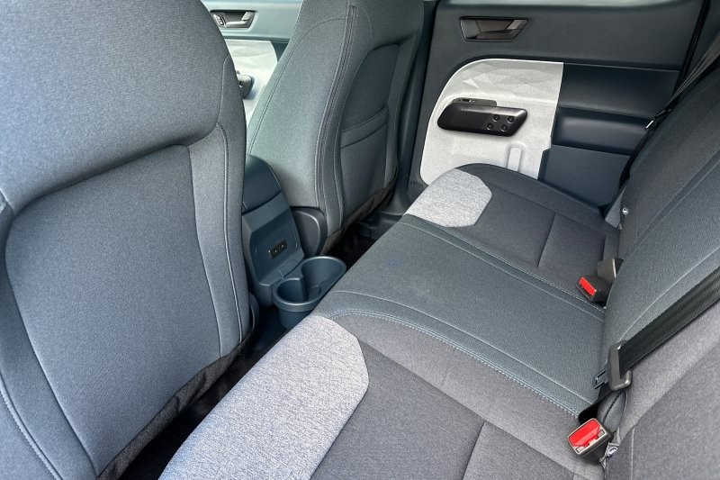 Ford Maverick Vehicle Full-screen Gallery Image 12