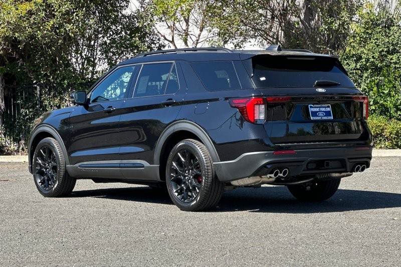 Ford Explorer Vehicle Full-screen Gallery Image 05