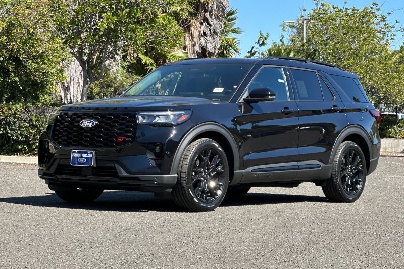 Ford Explorer Vehicle Full-screen Gallery Image 07