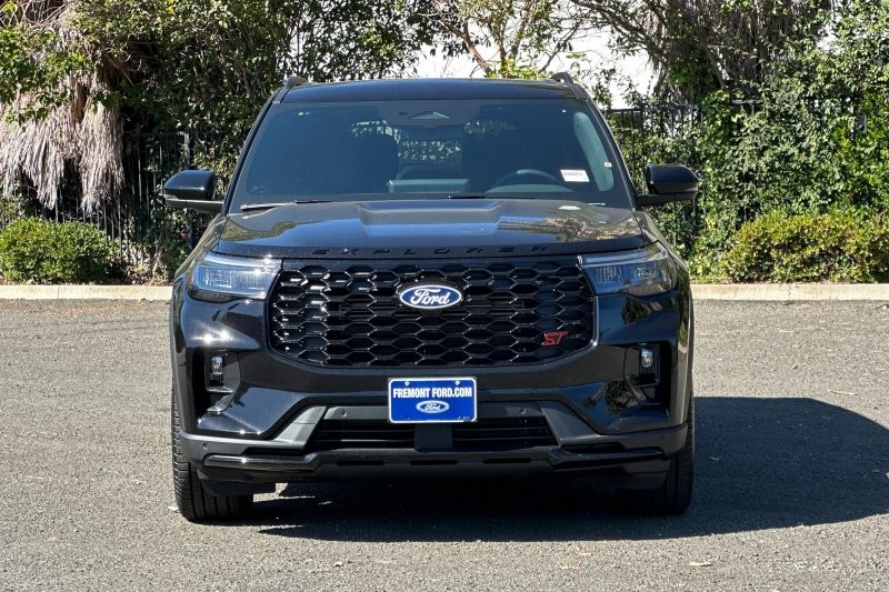 Ford Explorer Vehicle Full-screen Gallery Image 08