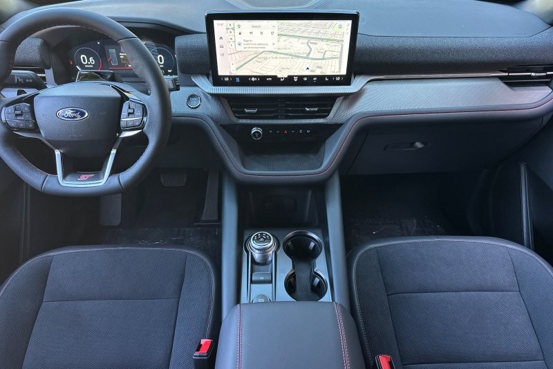 Ford Explorer Vehicle Full-screen Gallery Image 14