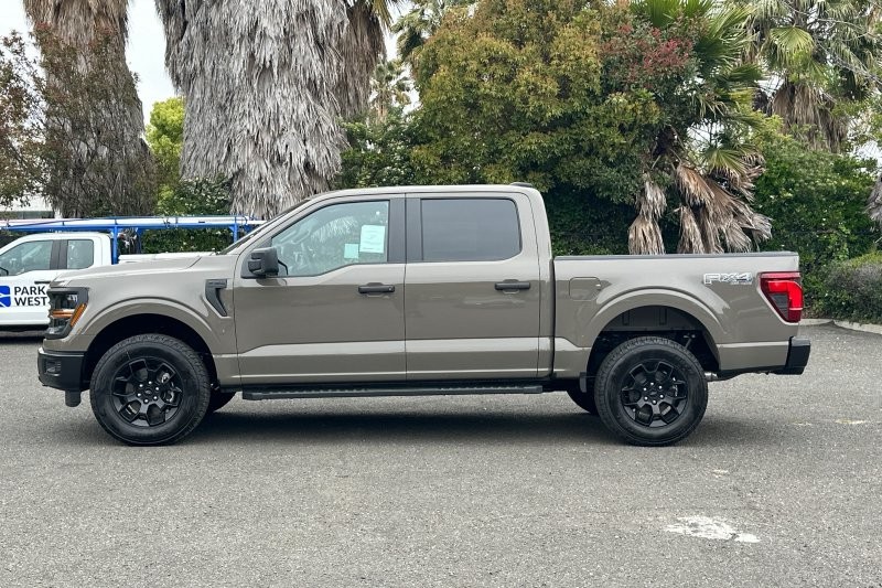 Ford F-150 Vehicle Full-screen Gallery Image 06