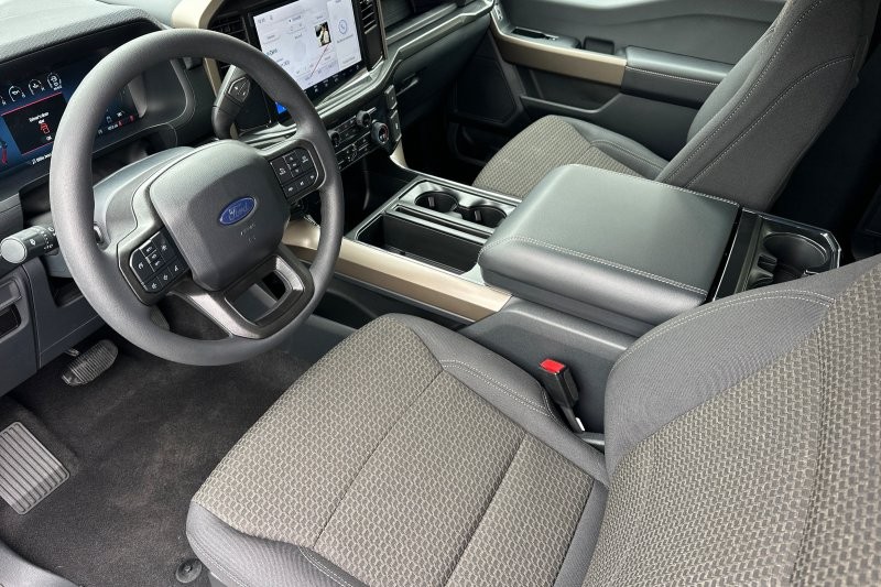 Ford F-150 Vehicle Full-screen Gallery Image 09