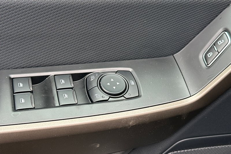 Ford F-150 Vehicle Full-screen Gallery Image 11