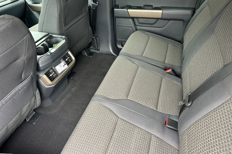 Ford F-150 Vehicle Full-screen Gallery Image 13