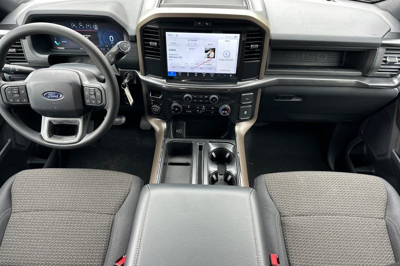 Ford F-150 Vehicle Full-screen Gallery Image 14