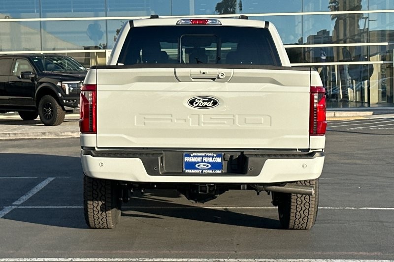 Ford F-150 Vehicle Full-screen Gallery Image 04