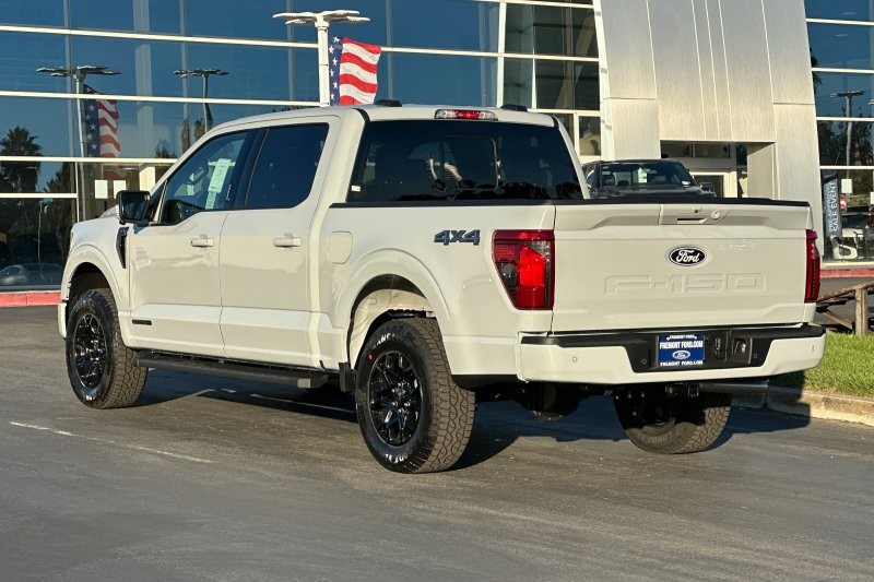 Ford F-150 Vehicle Full-screen Gallery Image 05