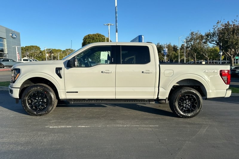 Ford F-150 Vehicle Full-screen Gallery Image 06