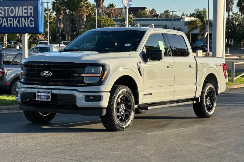 Ford F-150 Vehicle Full-screen Gallery Image 07