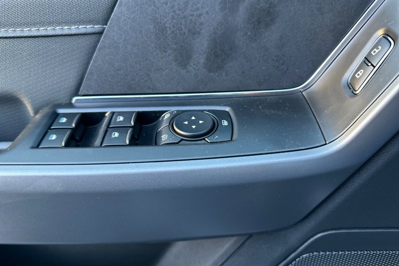 Ford F-150 Vehicle Full-screen Gallery Image 10