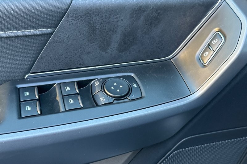 Ford F-150 Vehicle Full-screen Gallery Image 11