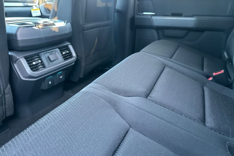 Ford F-150 Vehicle Full-screen Gallery Image 12