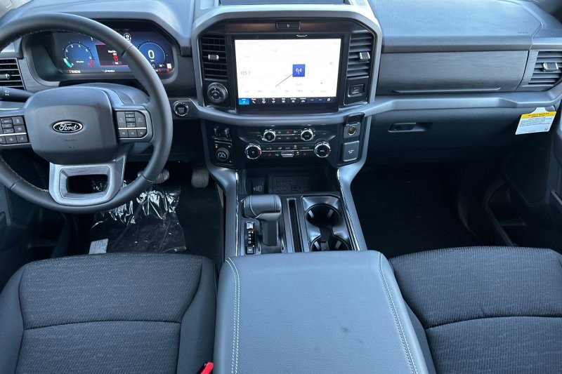 Ford F-150 Vehicle Full-screen Gallery Image 14
