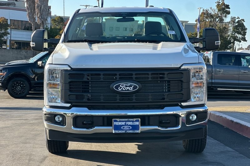 Ford F-250SD Vehicle Full-screen Gallery Image 08