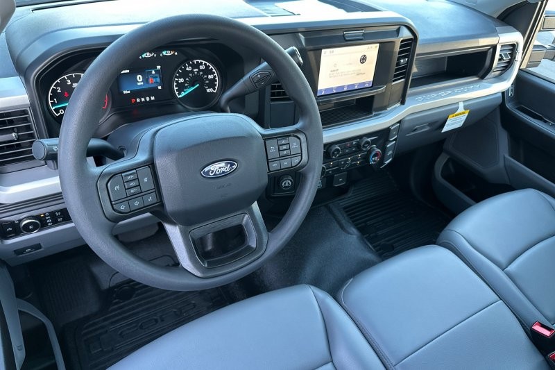 Ford F-250SD Vehicle Full-screen Gallery Image 12