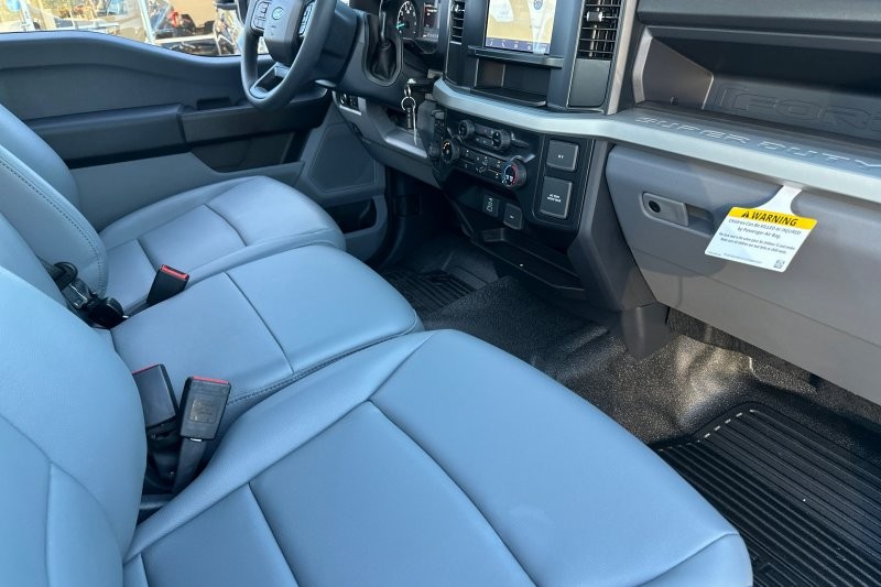 Ford F-250SD Vehicle Full-screen Gallery Image 14