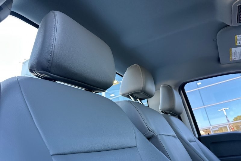 Ford F-250SD Vehicle Full-screen Gallery Image 15