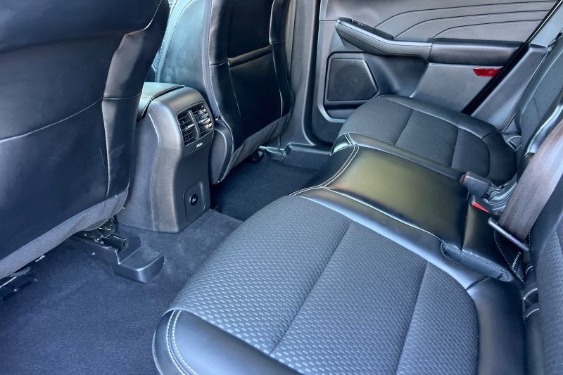 Ford Escape Plug-In Hybrid Vehicle Full-screen Gallery Image 14