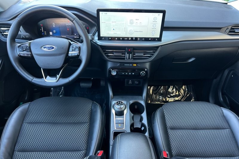 Ford Escape Plug-In Hybrid Vehicle Full-screen Gallery Image 15