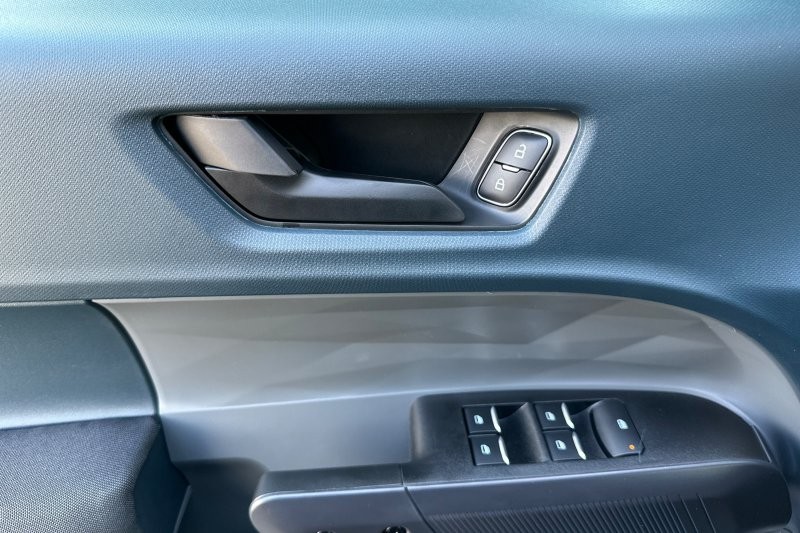 Ford Maverick Vehicle Full-screen Gallery Image 10