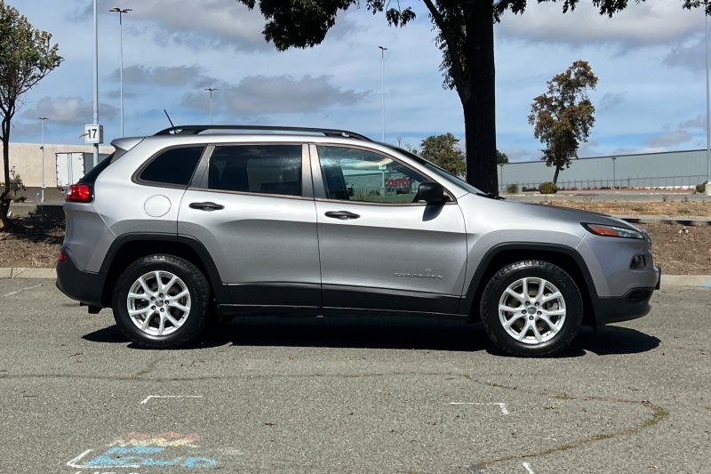 Jeep Cherokee Vehicle Full-screen Gallery Image 02