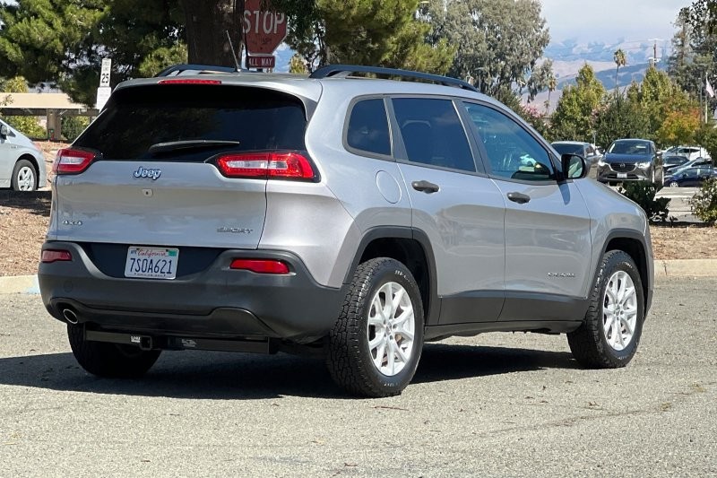 Jeep Cherokee Vehicle Full-screen Gallery Image 03