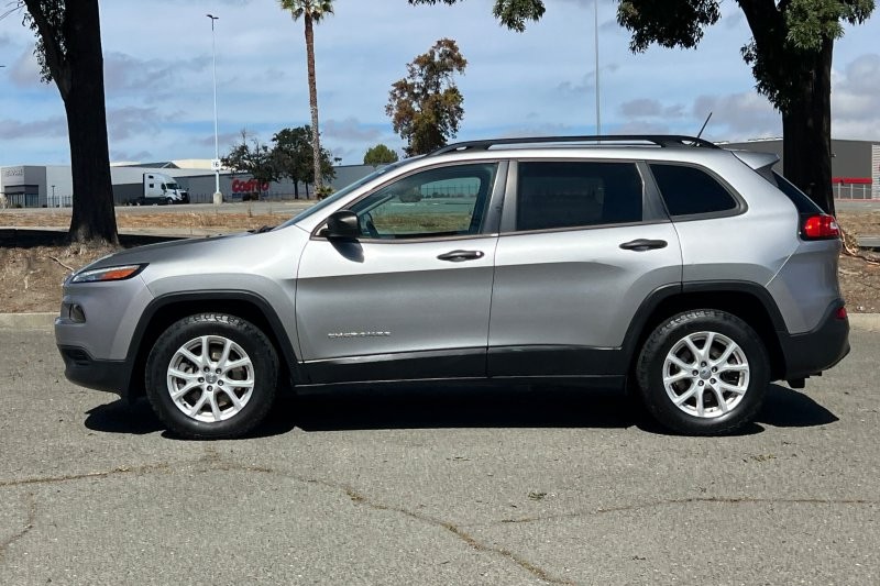 Jeep Cherokee Vehicle Full-screen Gallery Image 06