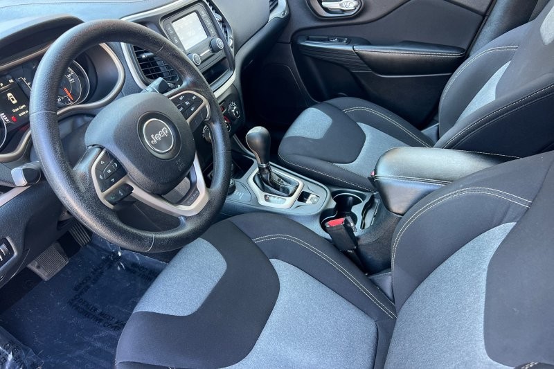 Jeep Cherokee Vehicle Full-screen Gallery Image 09