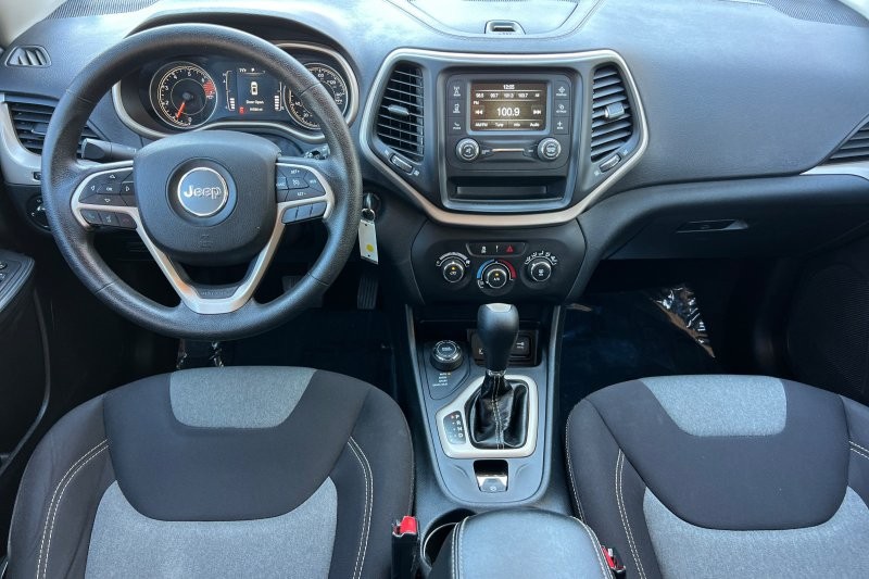 Jeep Cherokee Vehicle Full-screen Gallery Image 14
