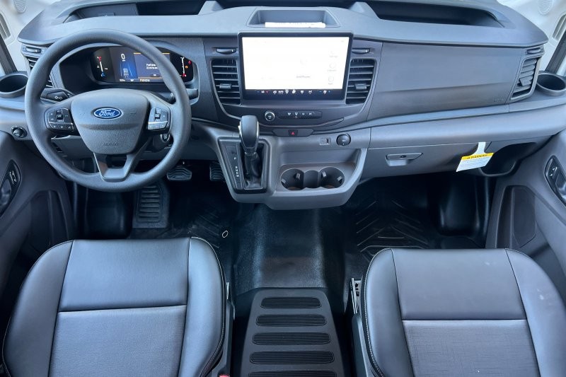 Ford Transit-350 Vehicle Full-screen Gallery Image 13