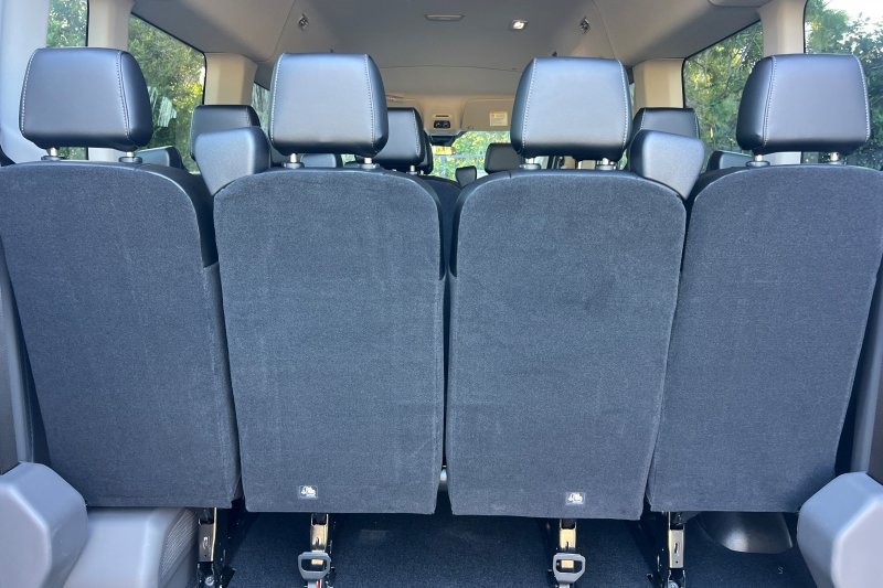 Ford Transit-350 Vehicle Full-screen Gallery Image 15