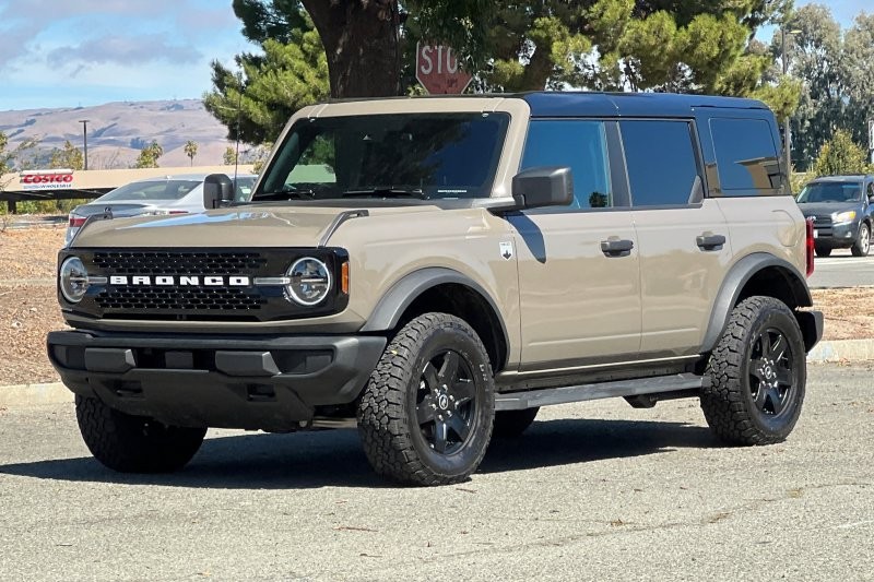 Ford Bronco Vehicle Full-screen Gallery Image 08