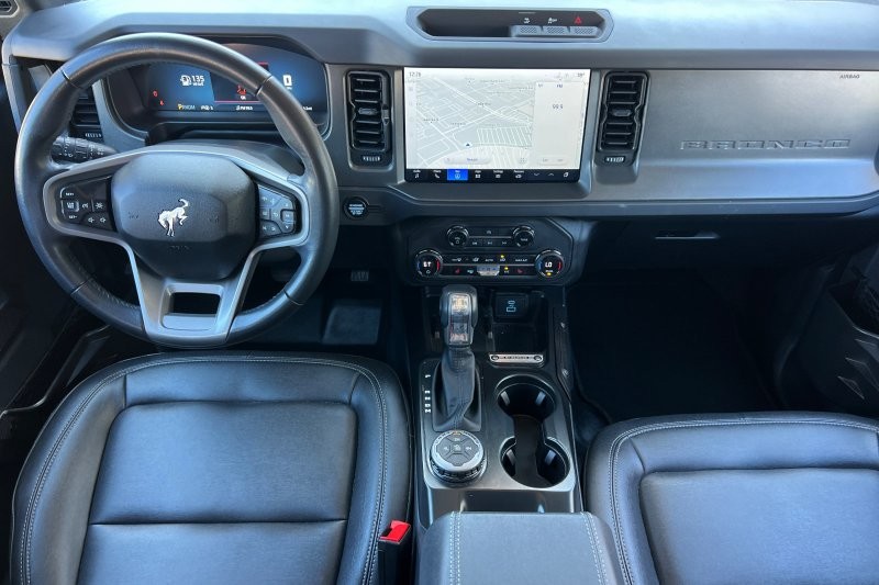 Ford Bronco Vehicle Full-screen Gallery Image 15